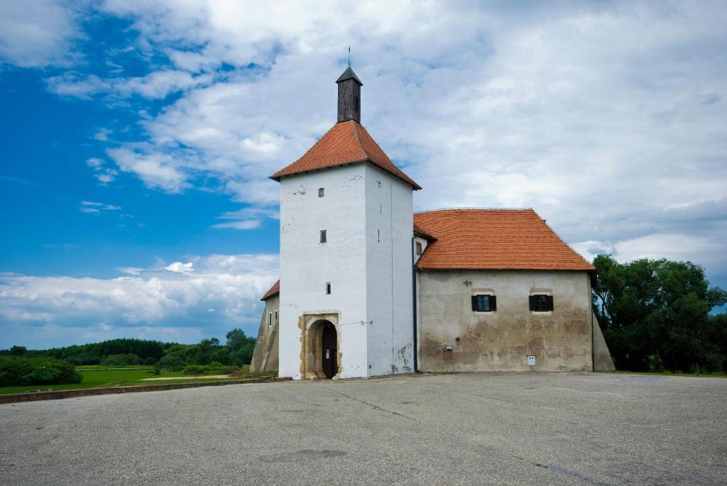Hotel Picok Ðurđevac Eksteriør billede