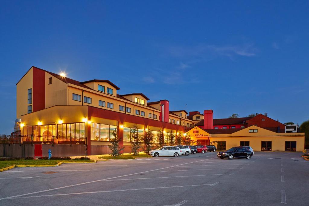 Hotel Picok Ðurđevac Eksteriør billede